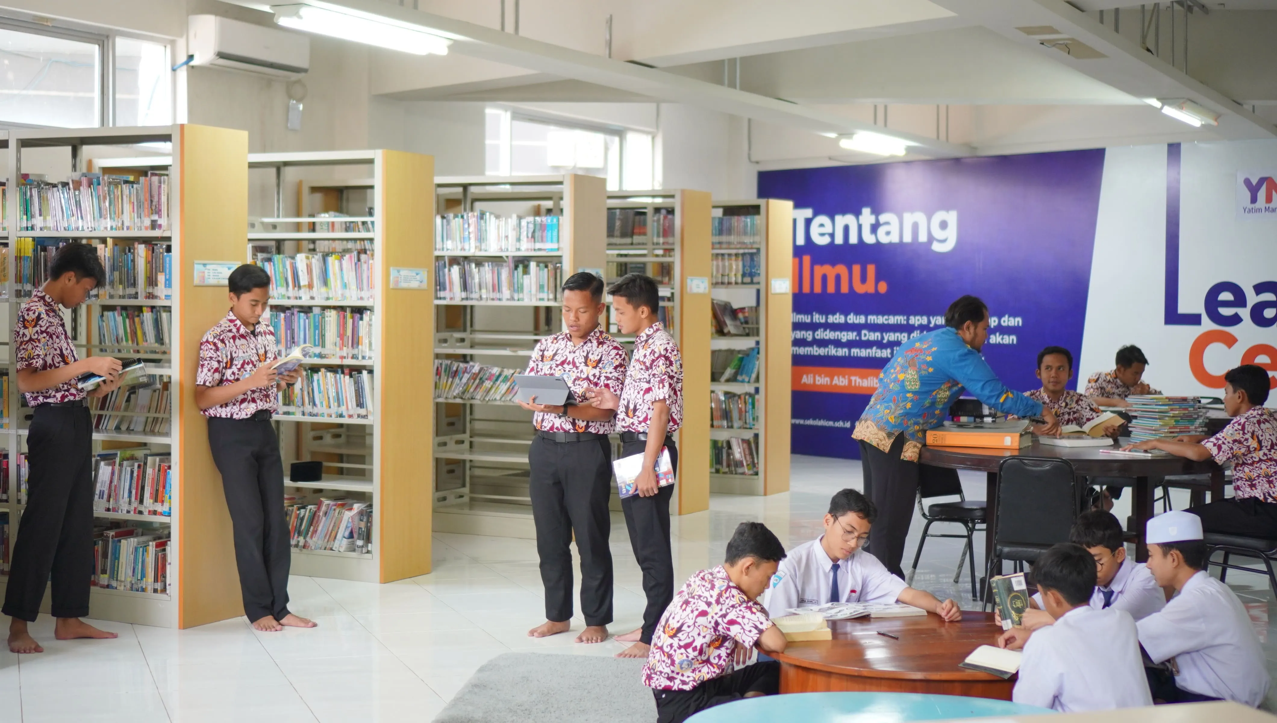 Kegiatan Literasi Siswa di Perpustakaan Sekolah